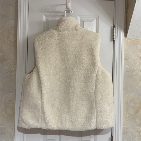 Lucky Brand Reversible Cream Sherpa/Tan Polyester Vest - Picture 5 of 12